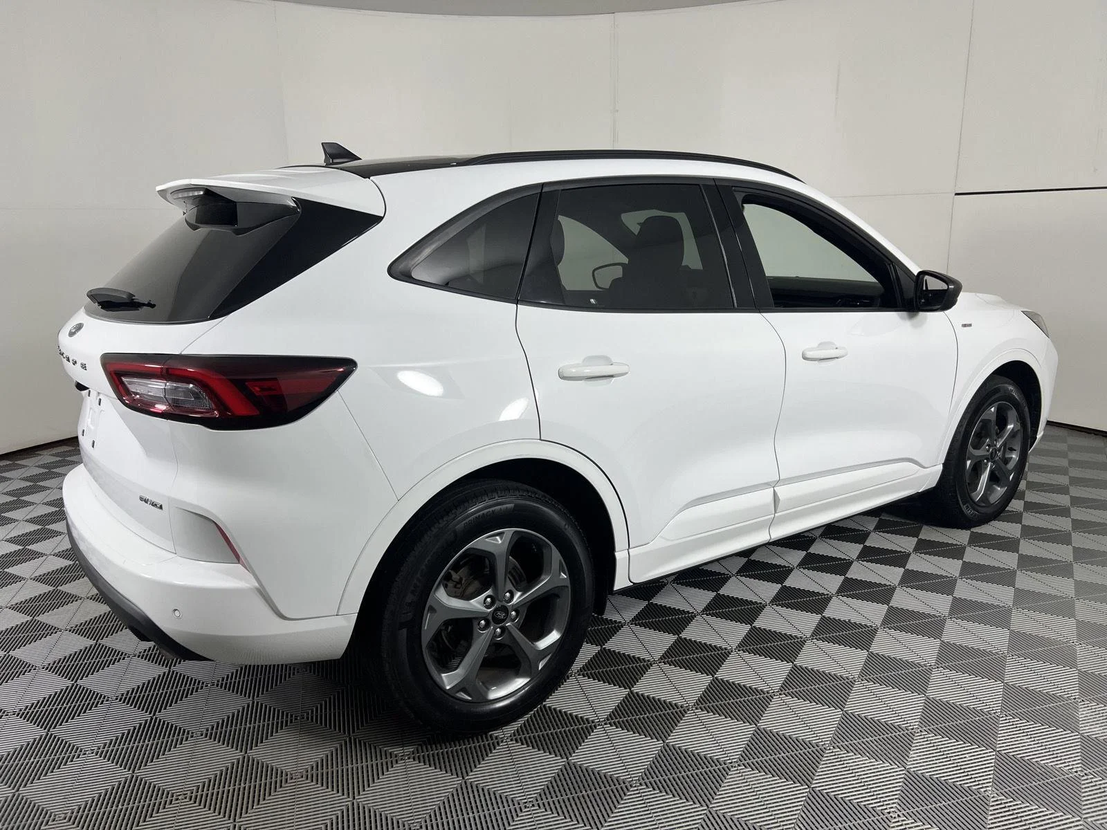 Used 2023 Oxford White Ford ST-Line image 11