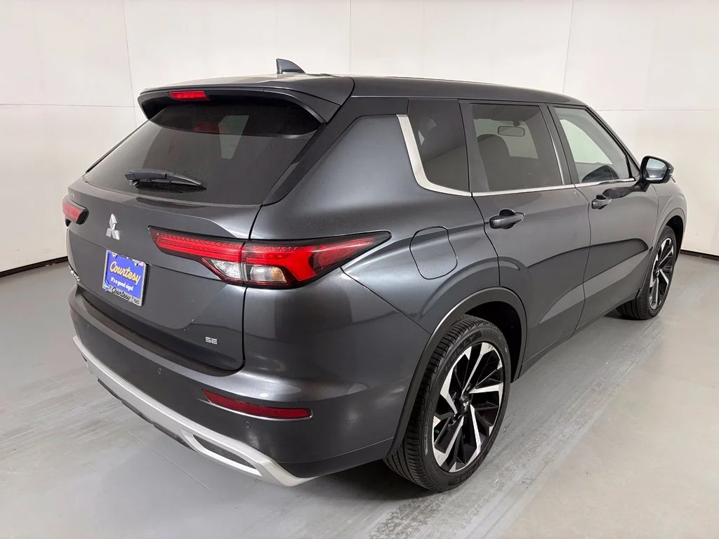 Used 2024 Gray Mitsubishi SE image 8