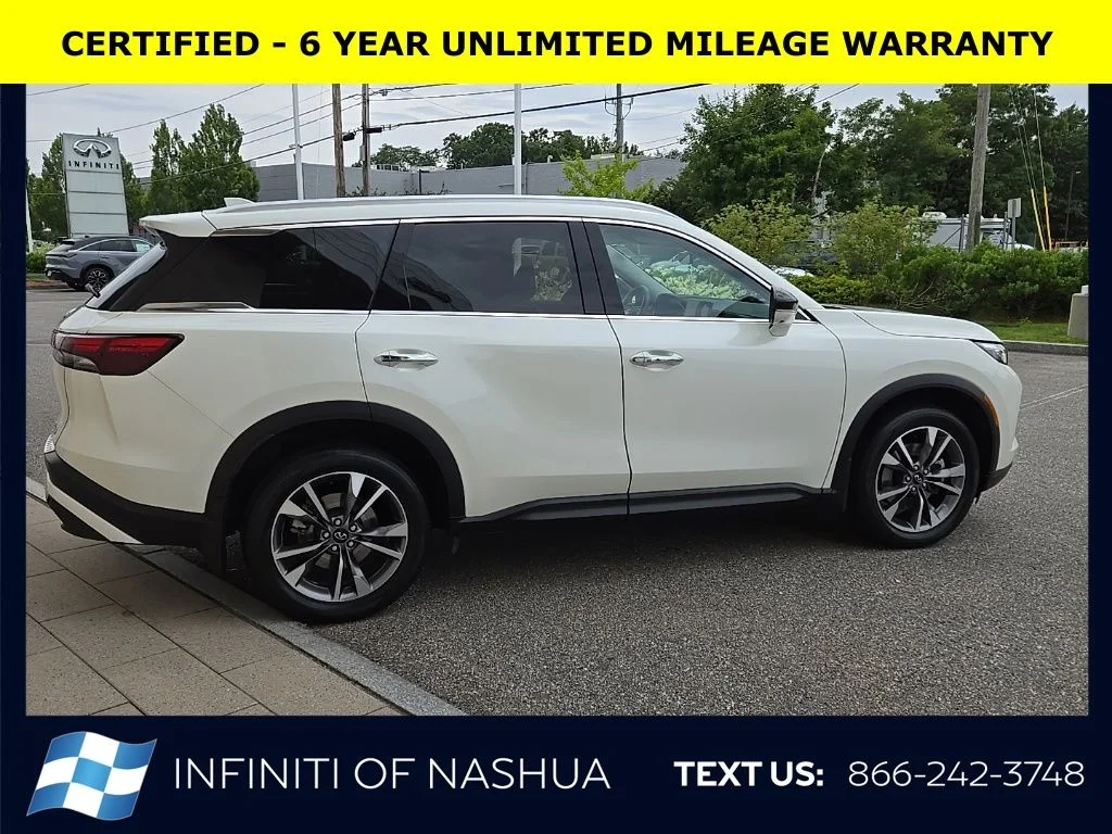 Certified Used 2024 White INFINITI LUXE image 13