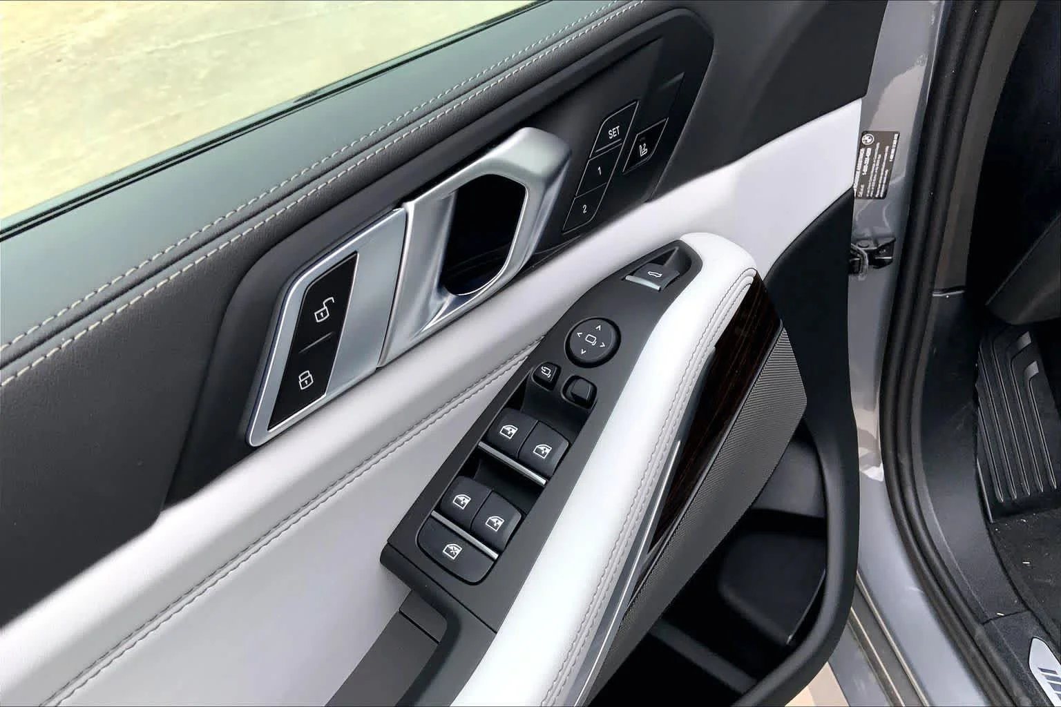 New 2026 Skyscraper Grey Metallic BMW xDrive40i image 17