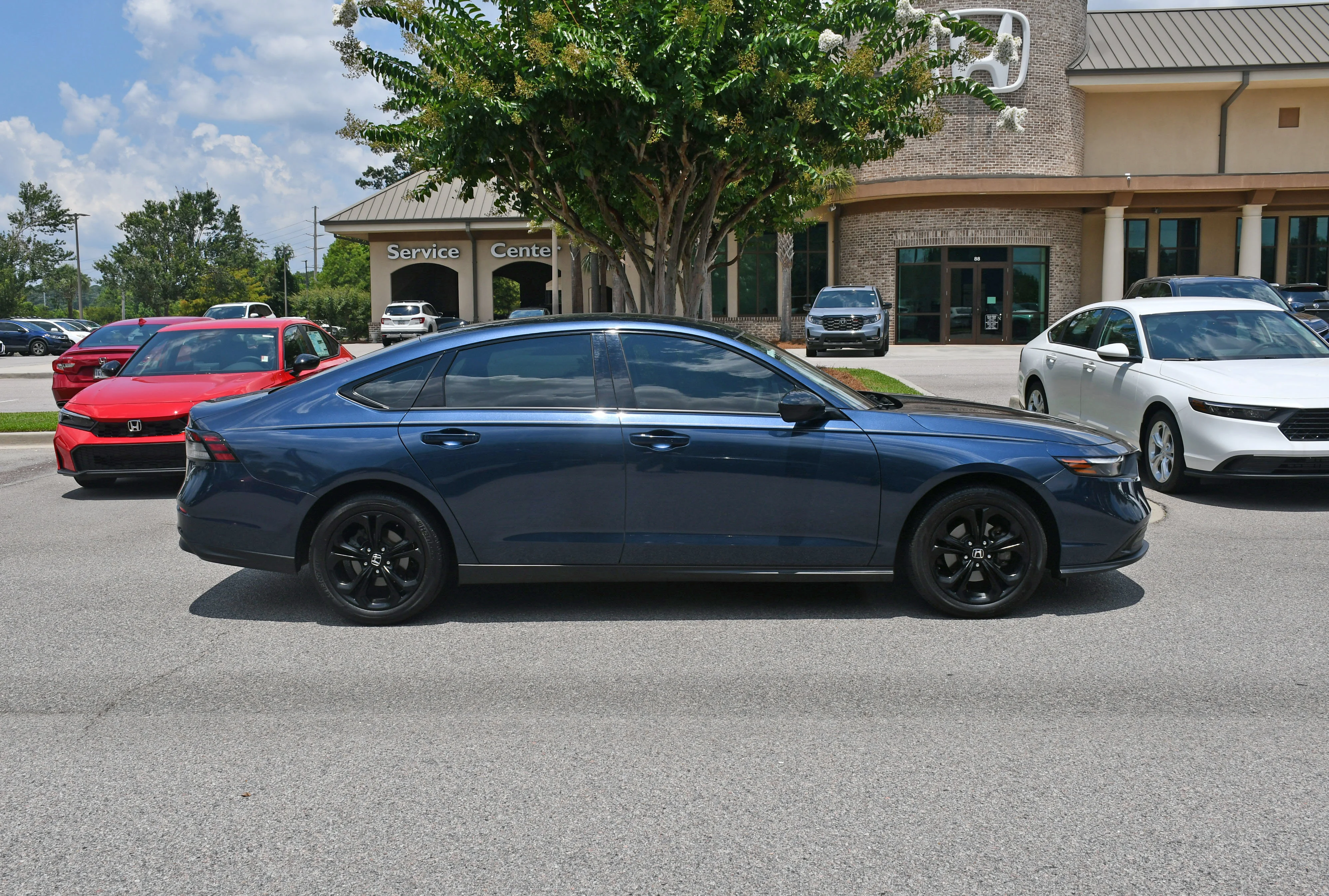 Used 2025 Blue Honda SE image 5