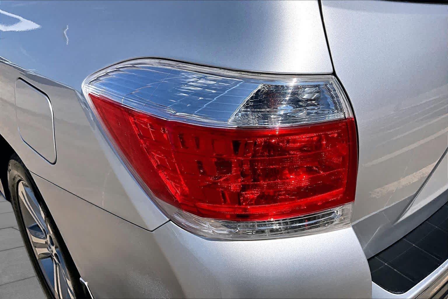Used 2013 Classic Silver Metallic Toyota Limited image 27