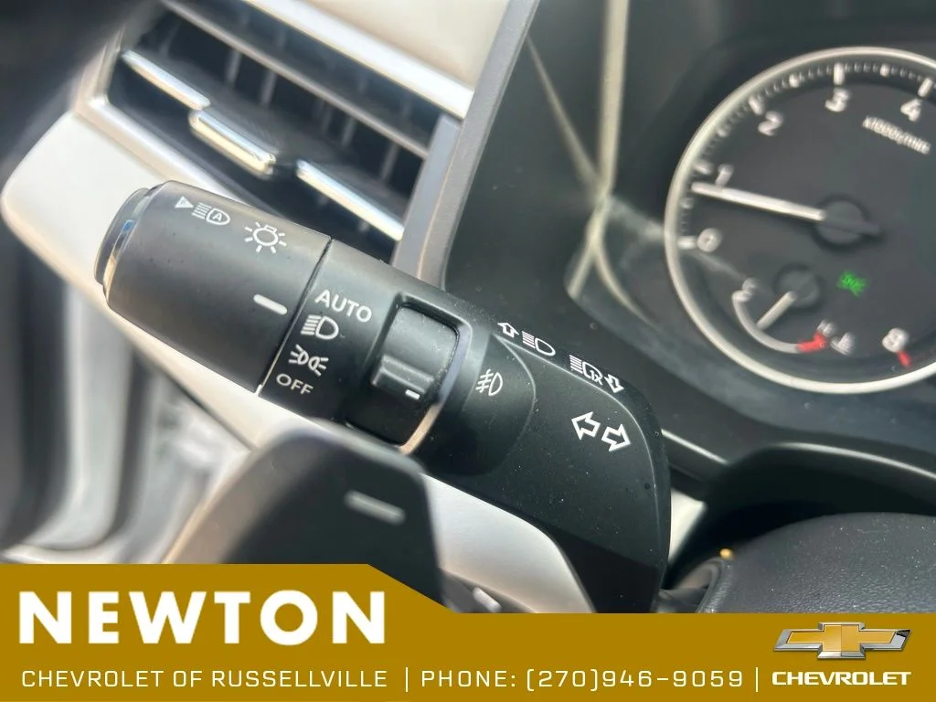 Used 2025  Mitsubishi SE image 16