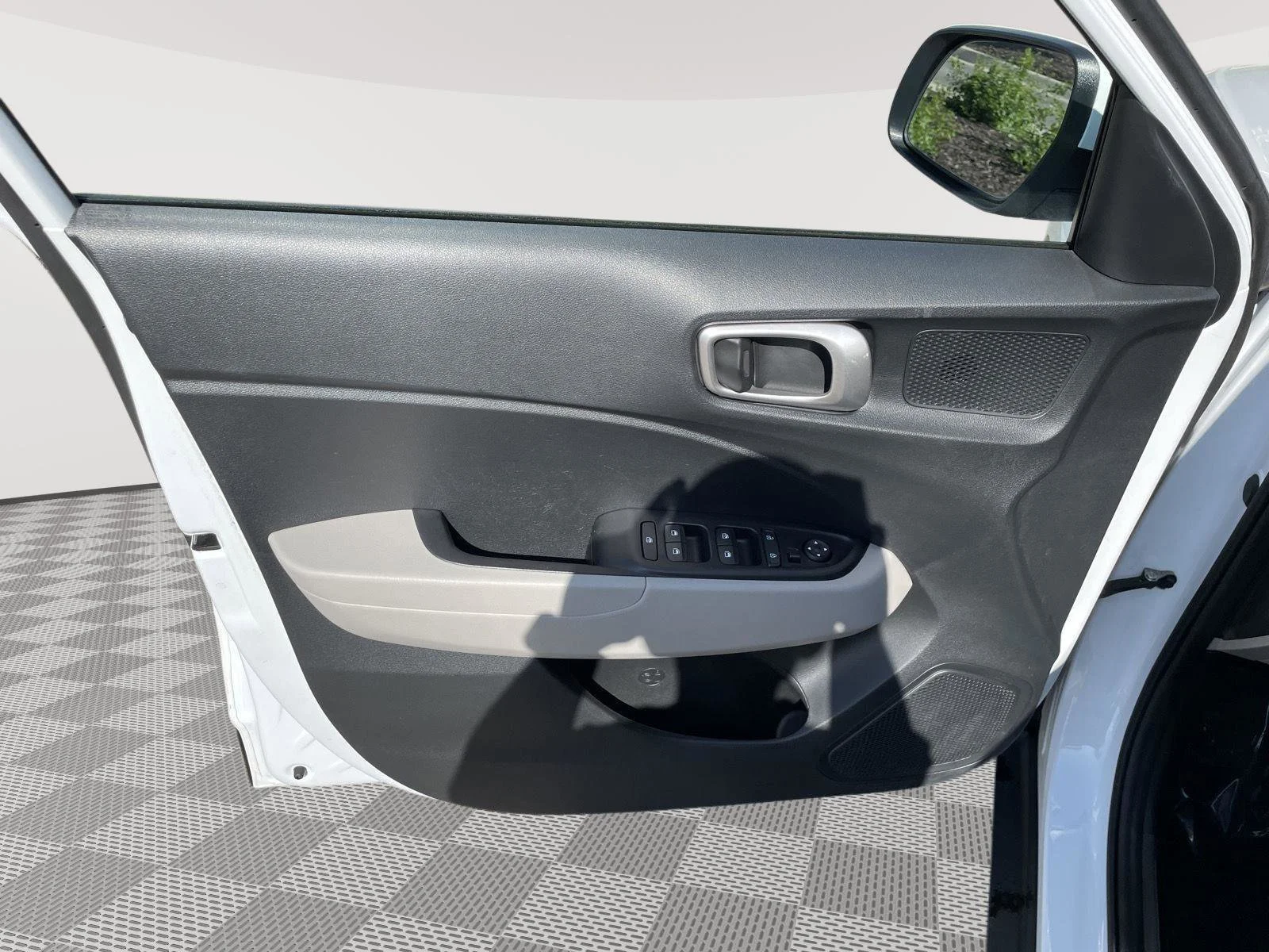Used 2024 Lunar White Hyundai SEL image 22