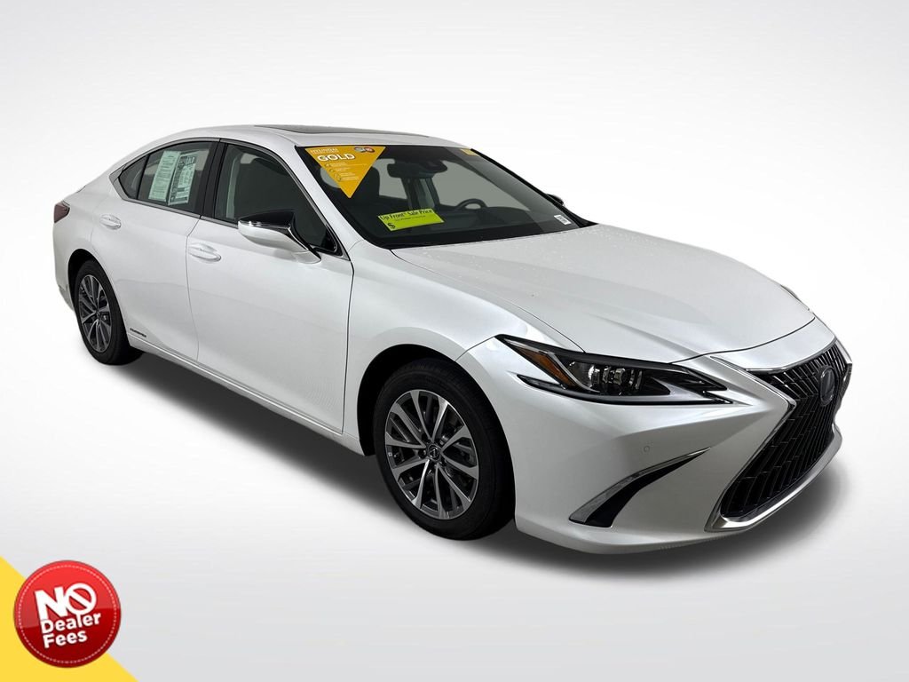 Used 2022 White Lexus 300h image 1