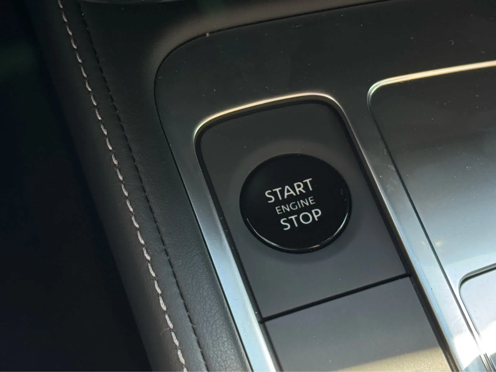 New 2027 2T RAD WHT INFINITI Sport AWD image 15