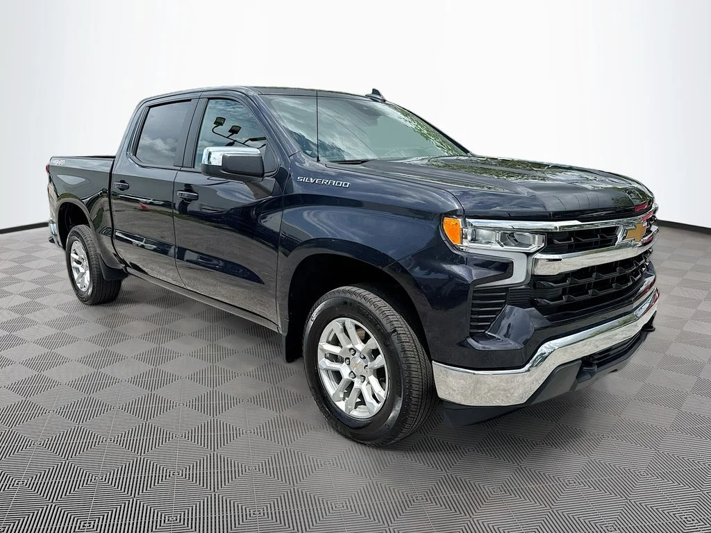 Used 2024 Gray Chevrolet LT image 4