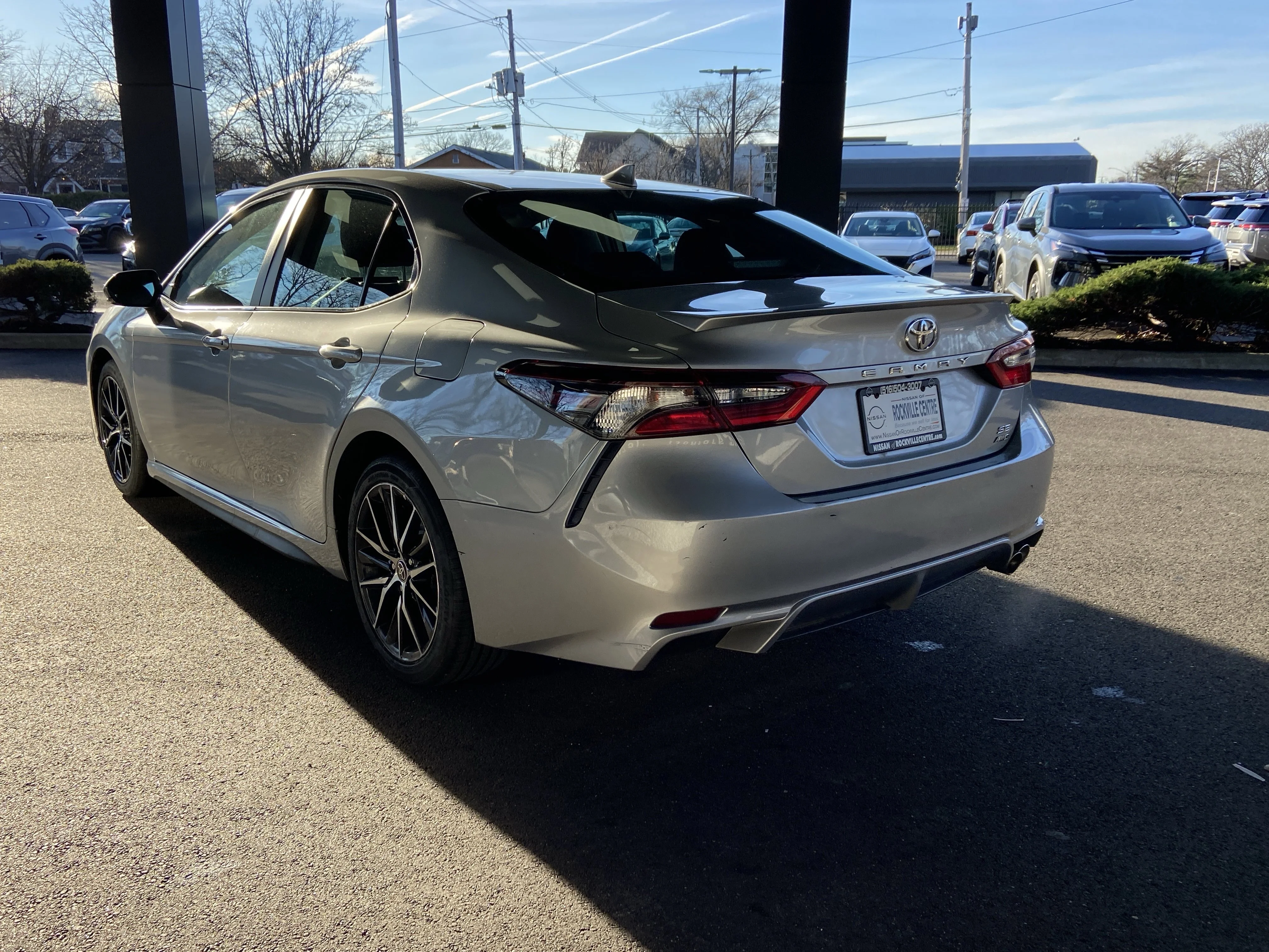 2022 Toyota Camry SE - Photo 7