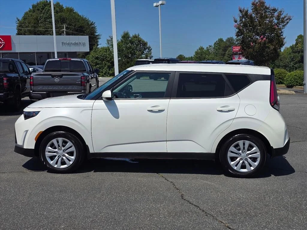 Used 2024 White Kia LX image 23