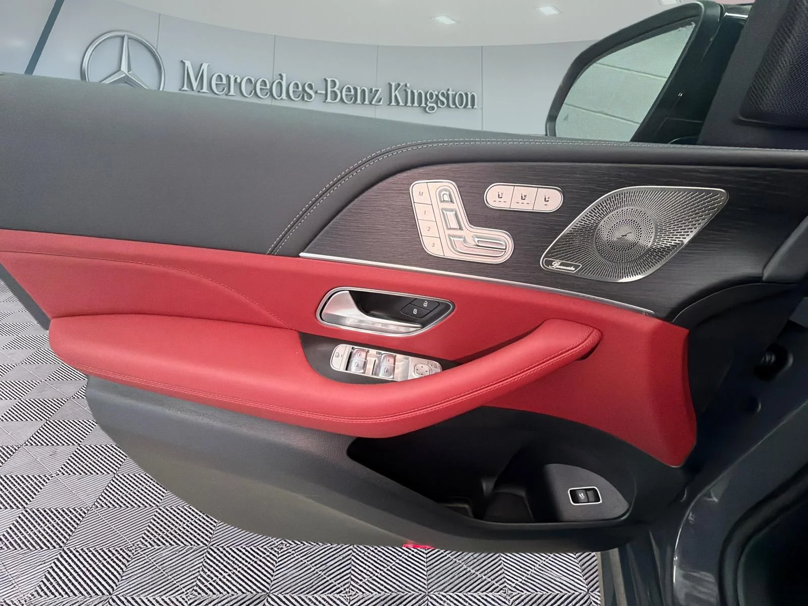 New 2026 manufaktur paint manufaktur si Mercedes-Benz GLE 580 4MATIC SUV image 9