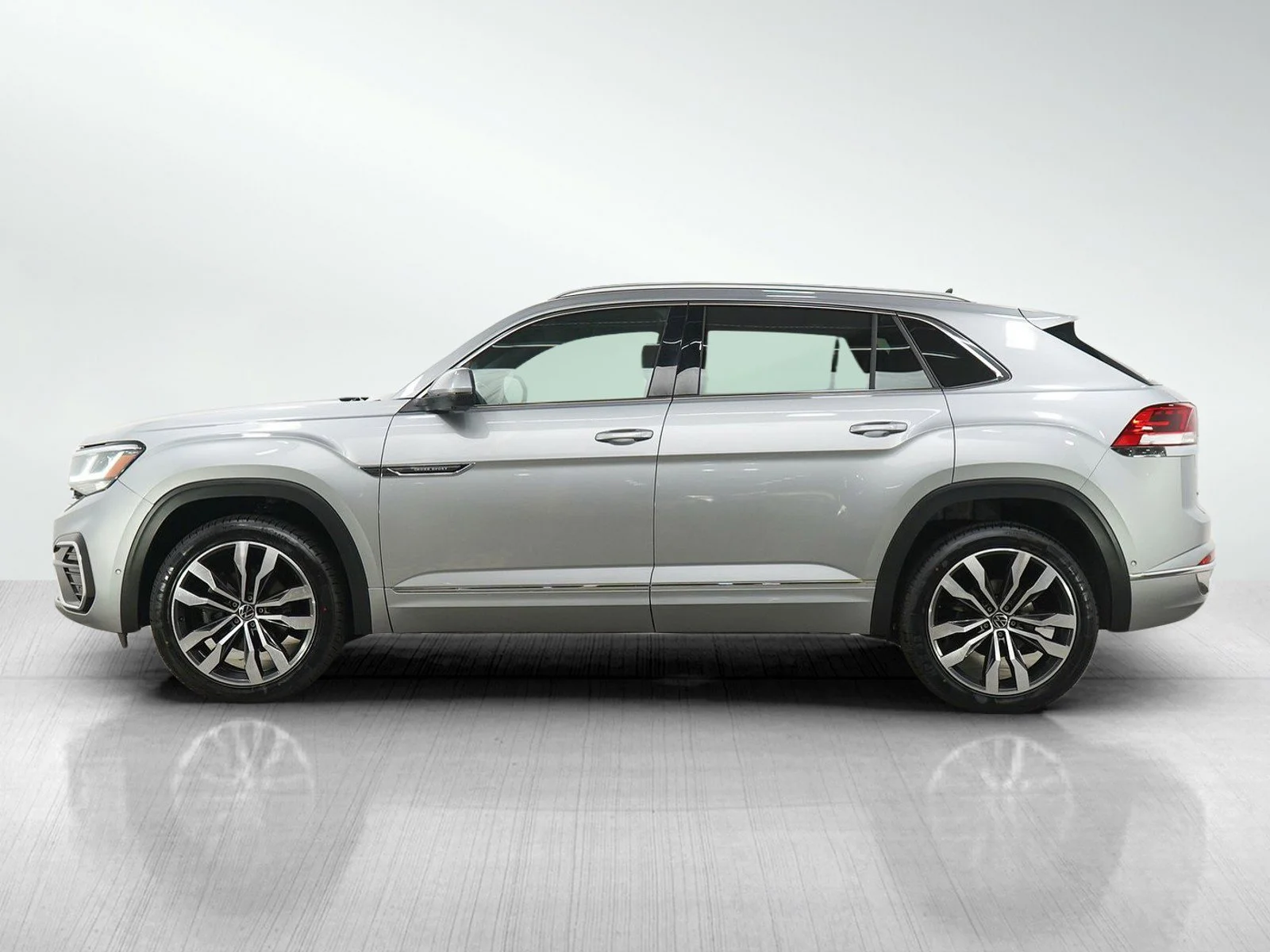 Used 2020 Volkswagen Atlas Cross Sport SEL Premium R-Line with VIN 1V2TE2CA6LC232098 for sale in Burnsville, Minnesota