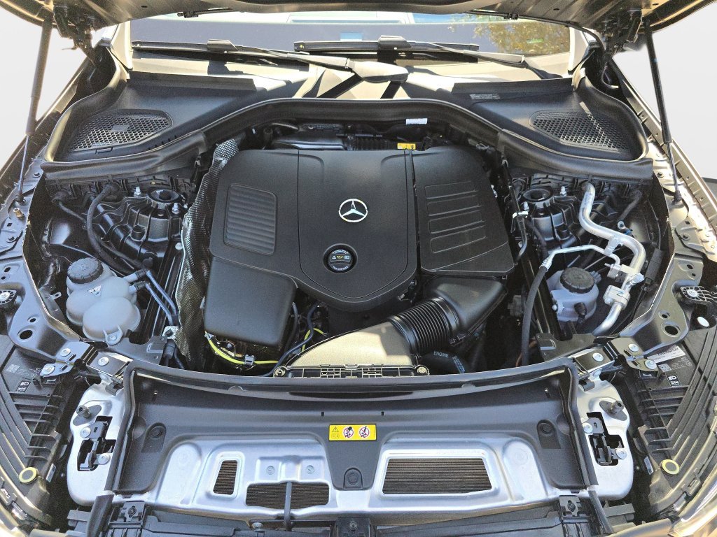 Used 2025  Mercedes-Benz GLC 300 image 34