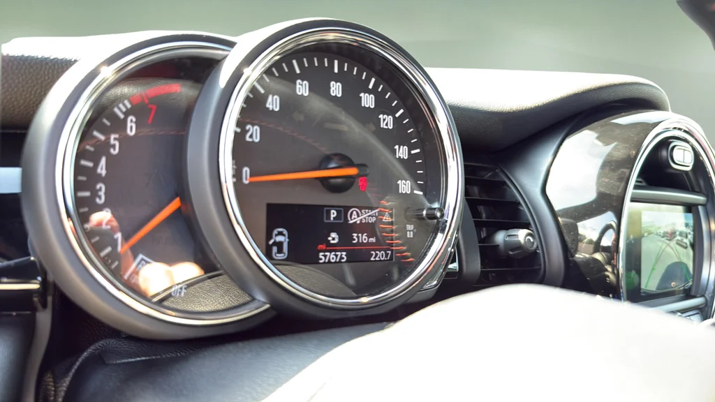 Used 2020 Gray MINI  image 25
