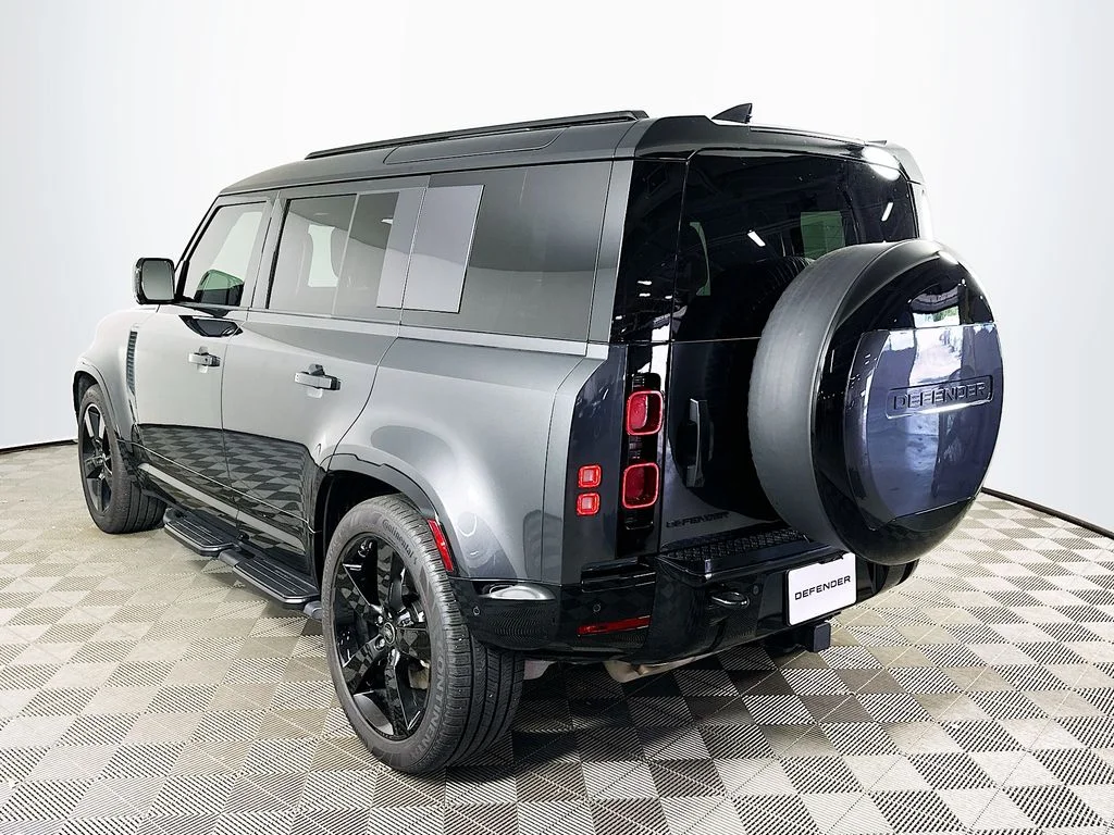Certified Used 2025 Carpathian Gray Metallic Land Rover X-Dynamic SE image 7