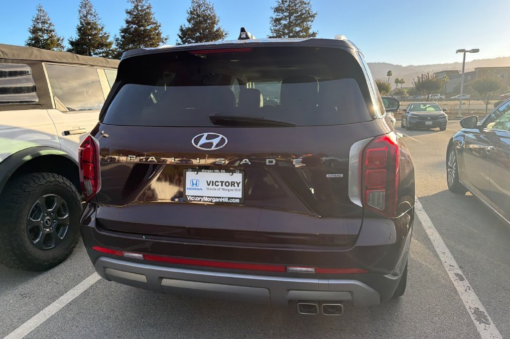 Used 2024 Sierra Burgundy Hyundai Limited image 5