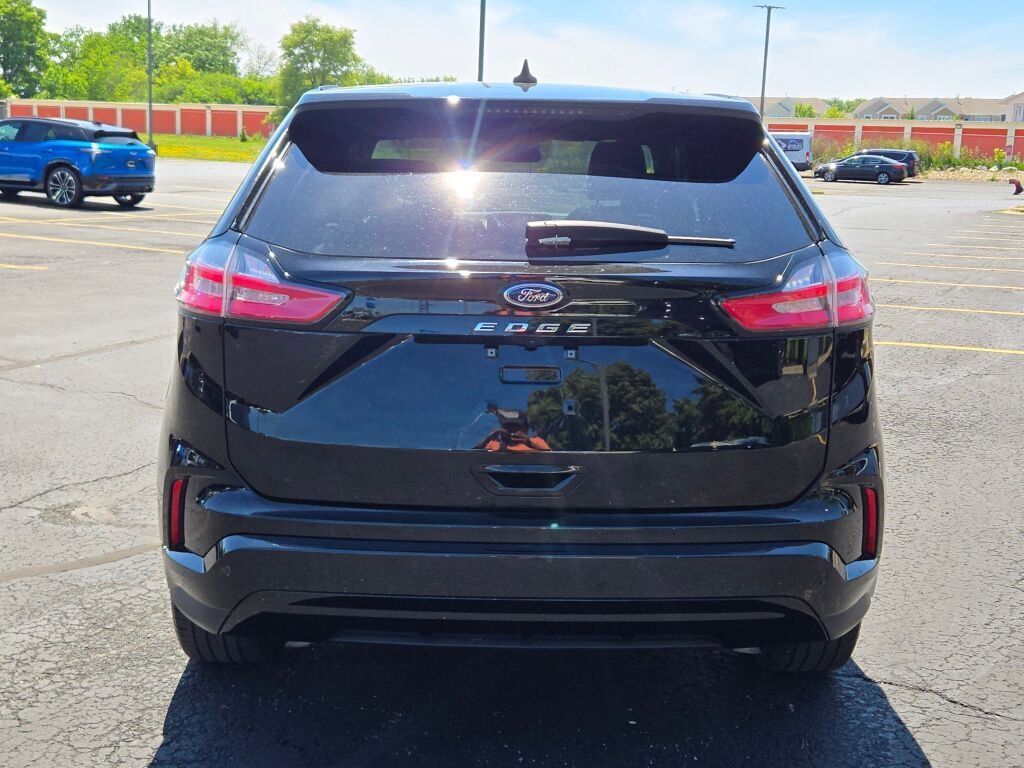 Used 2023 Black Ford SEL image 14