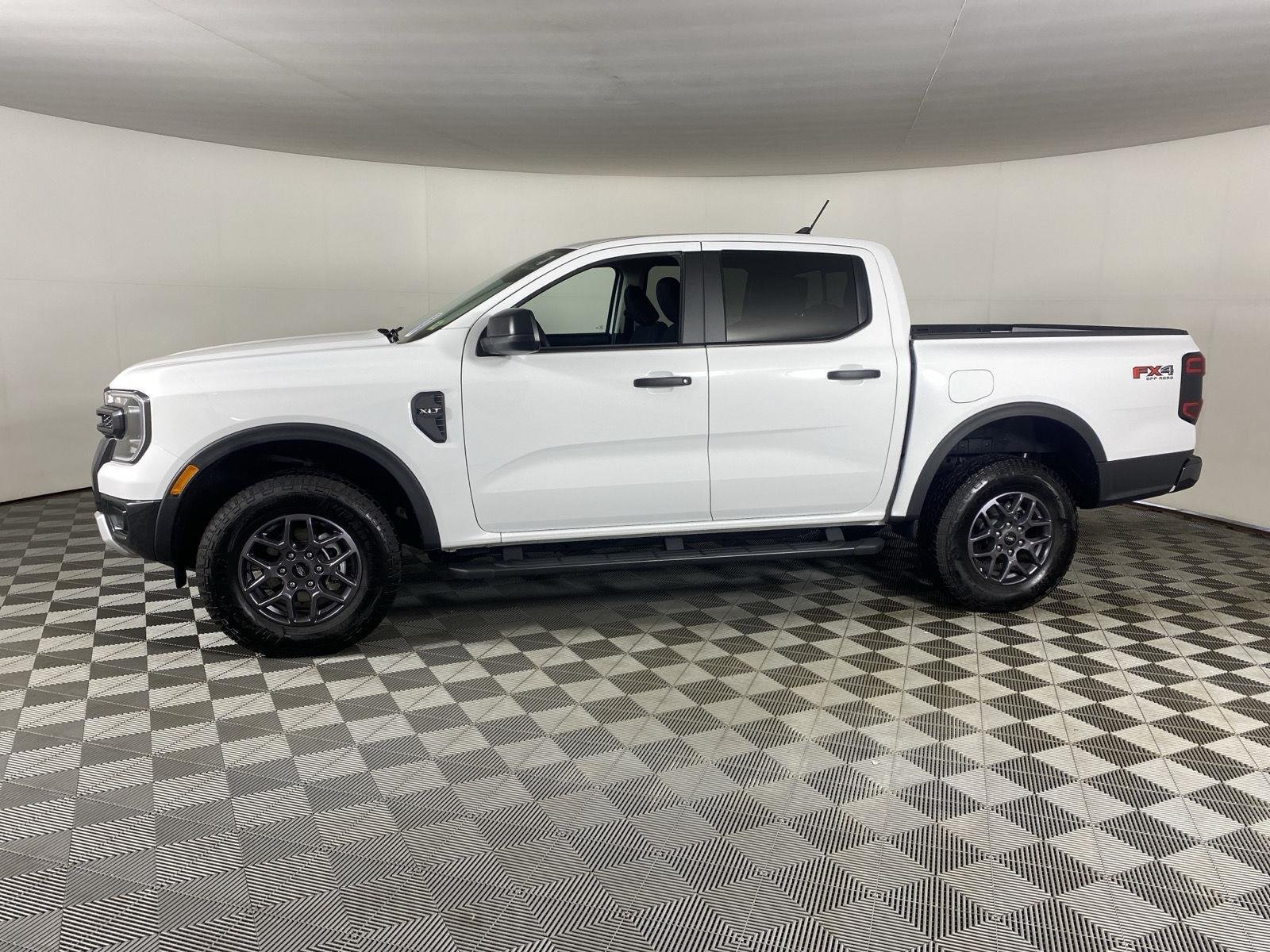 Used 2025 Oxford White Ford XLT image 7