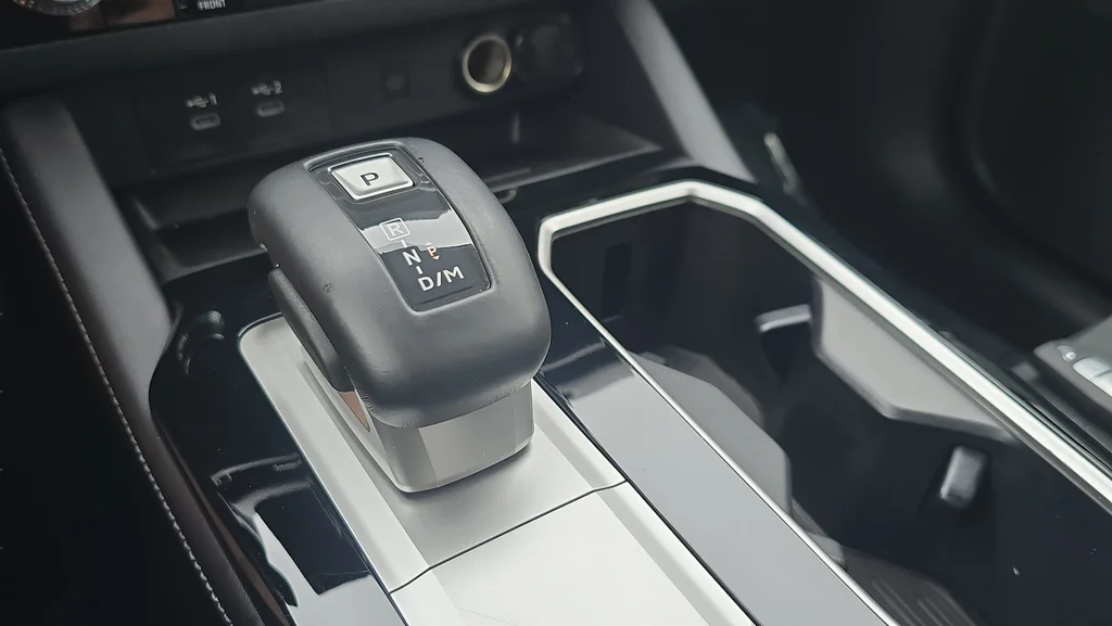 2025 Mitsubishi Outlander SE - Photo 25