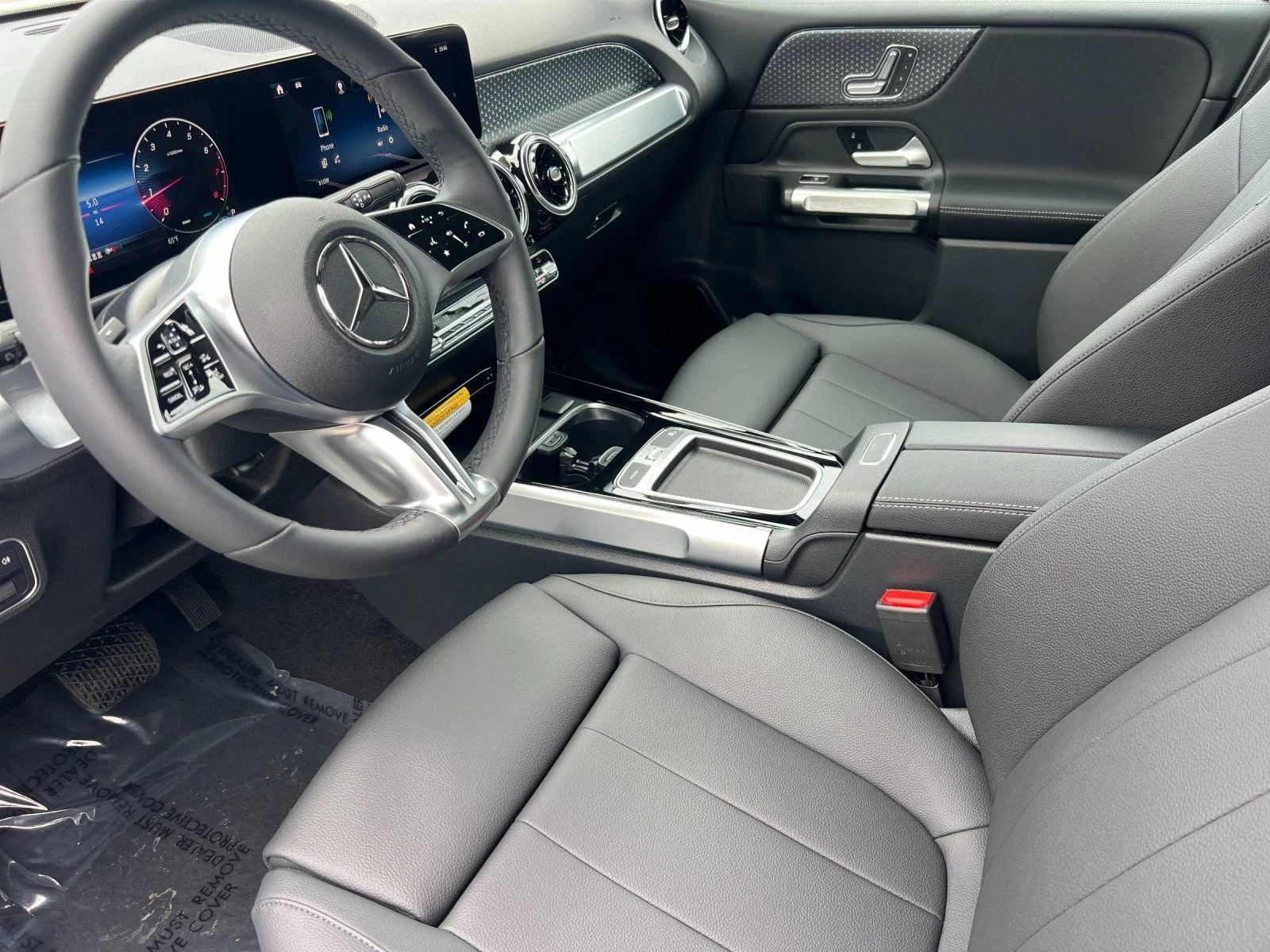 New 2026 White Mercedes-Benz GLB 250 image 13