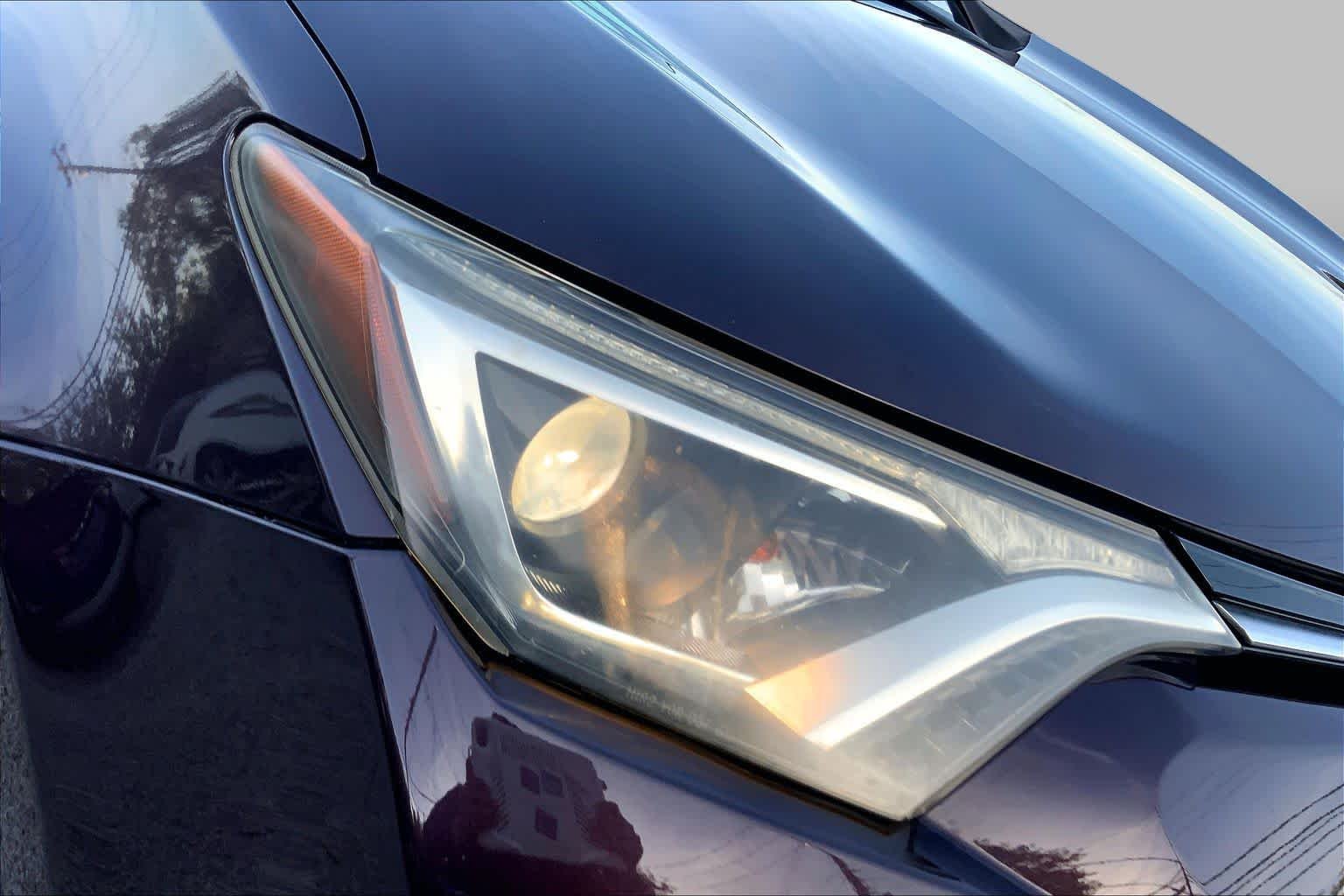Used 2018 Black Currant Metallic Toyota XLE image 27