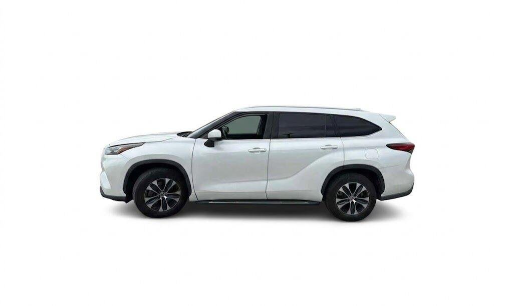 Used 2020 Blizzard Pearl Toyota XLE image 1