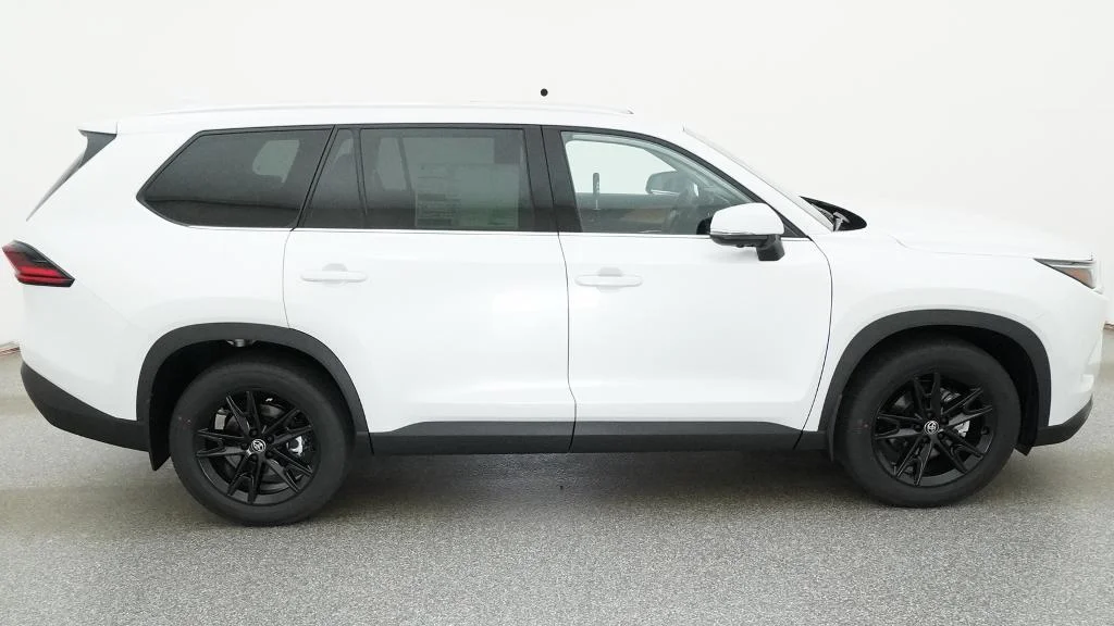 New 2026 Wind Chill Pearl Toyota Platinum image 14