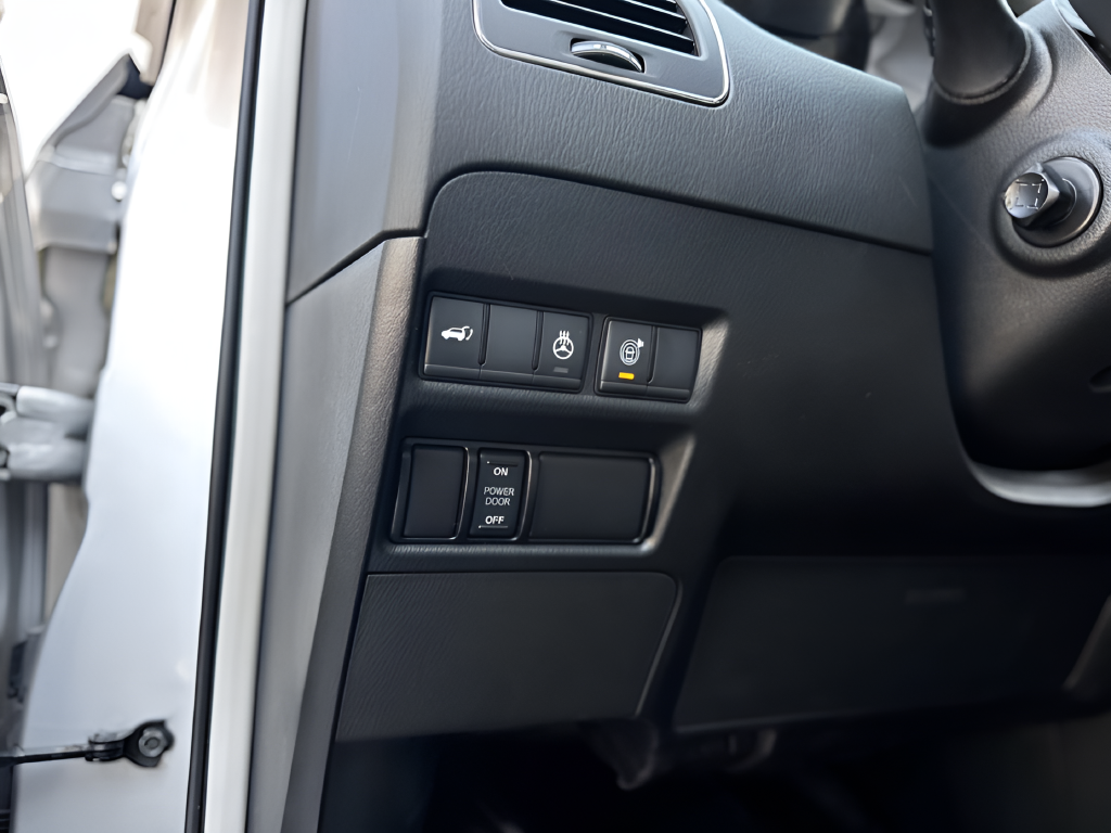 Used 2024 Silver Nissan SL image 21