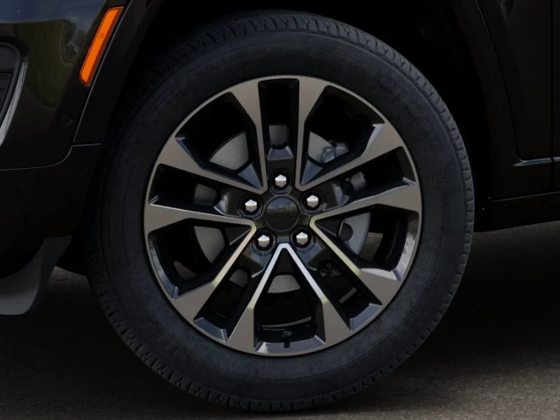 New 2025 Diamond Black Crystal Pearl-Coat Exterior Paint Jeep Overland image 24