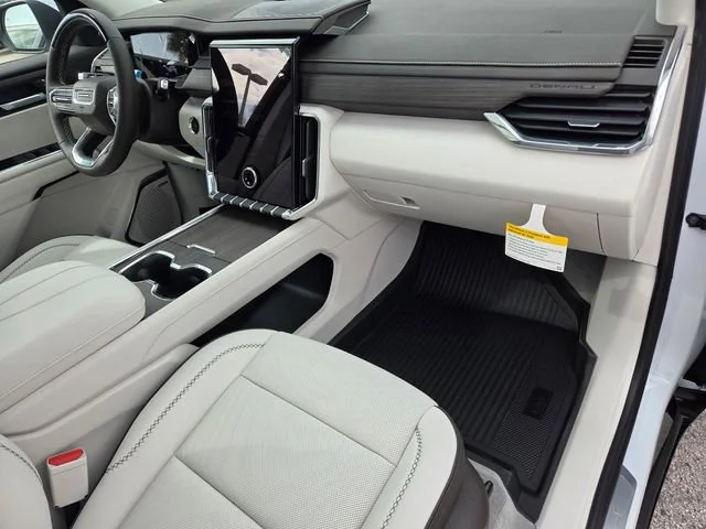 2026 GMC Acadia Denali - Photo 19
