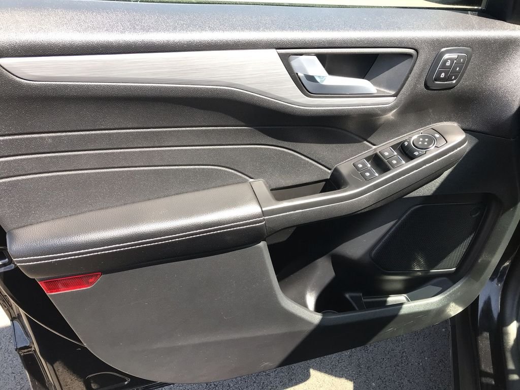 Used 2025  Ford Platinum image 13