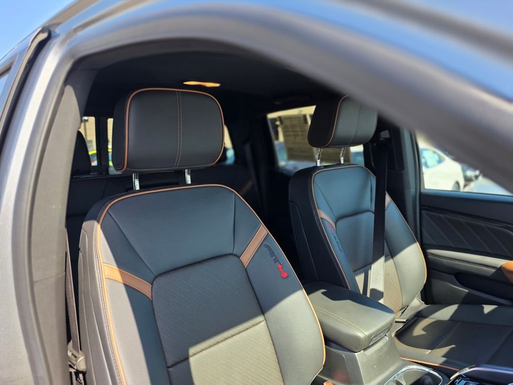 2025 GMC Canyon AT4 - Photo 11