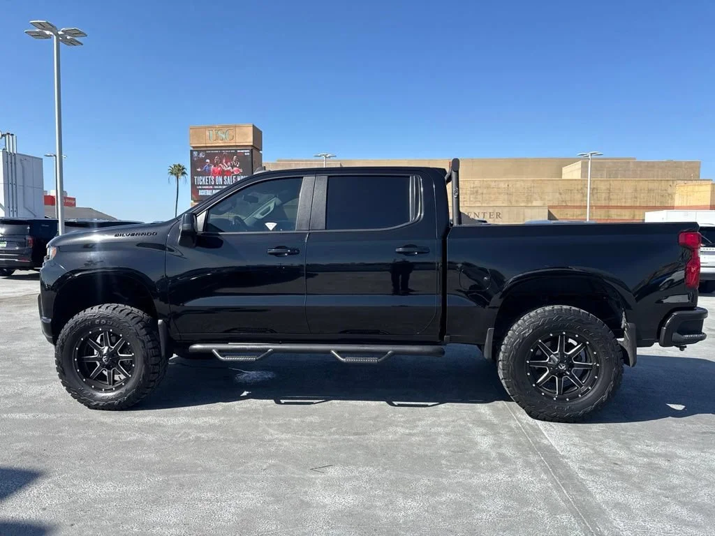 Used 2020 BLACK Chevrolet RST image 8
