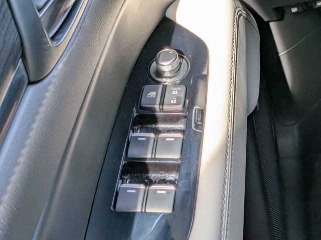 Used 2019 White Mazda Grand Touring image 27