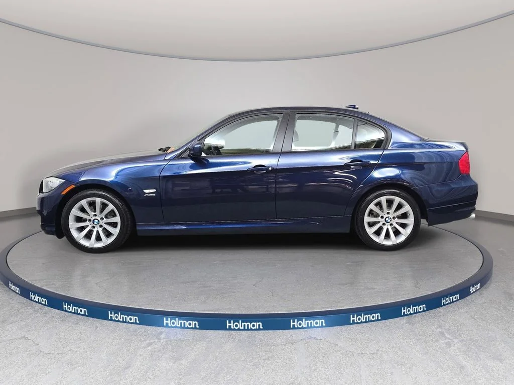 Used 2011 Deep Sea Blue Metallic BMW 328i xDrive image 9