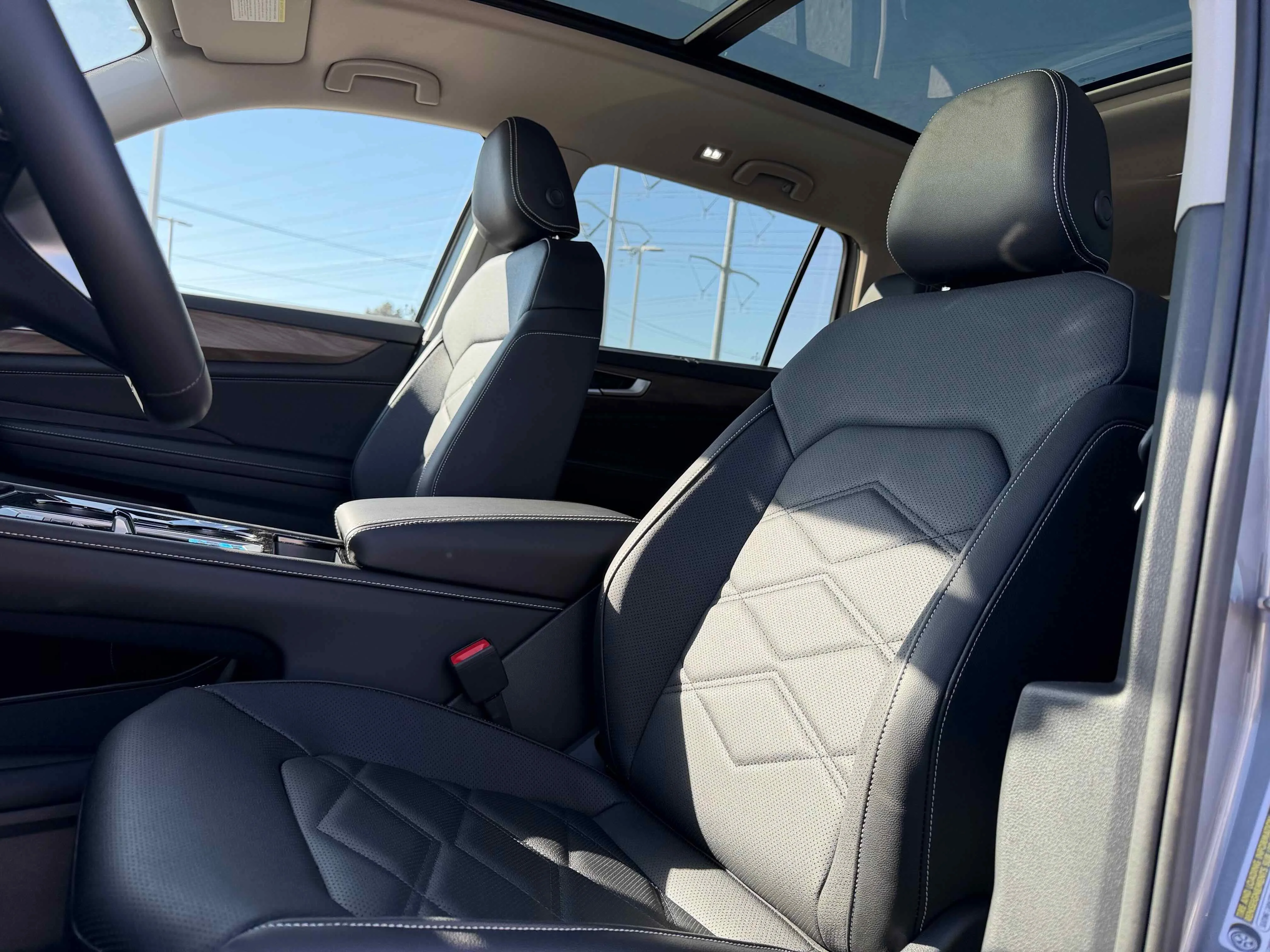 New 2026 Silver Mist Volkswagen 2.0T SE w/Technology image 4