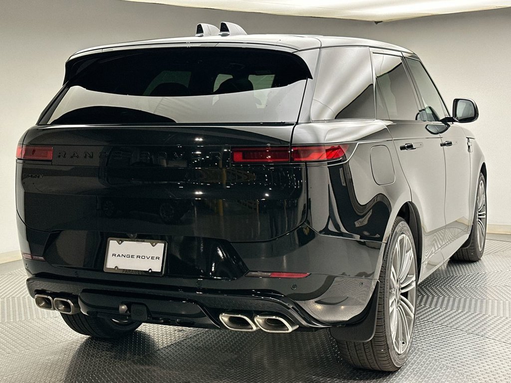 New 2027 Santorini Black Land Rover Dynamic SE image 3