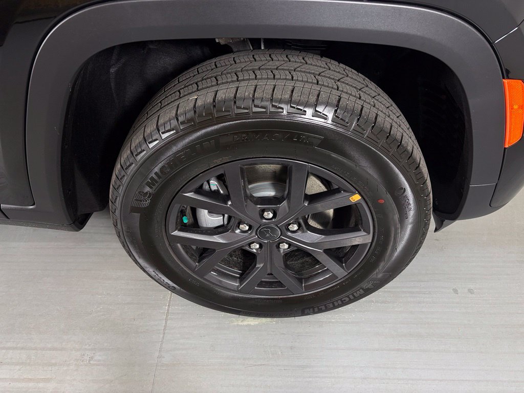 New 2027 High-Gloss Black Paint Jeep Altitude image 10