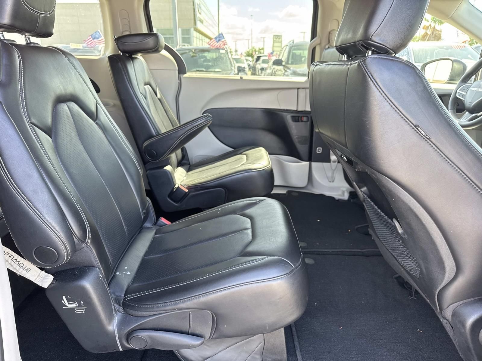 2023 Chrysler Pacifica Touring L - Photo 11