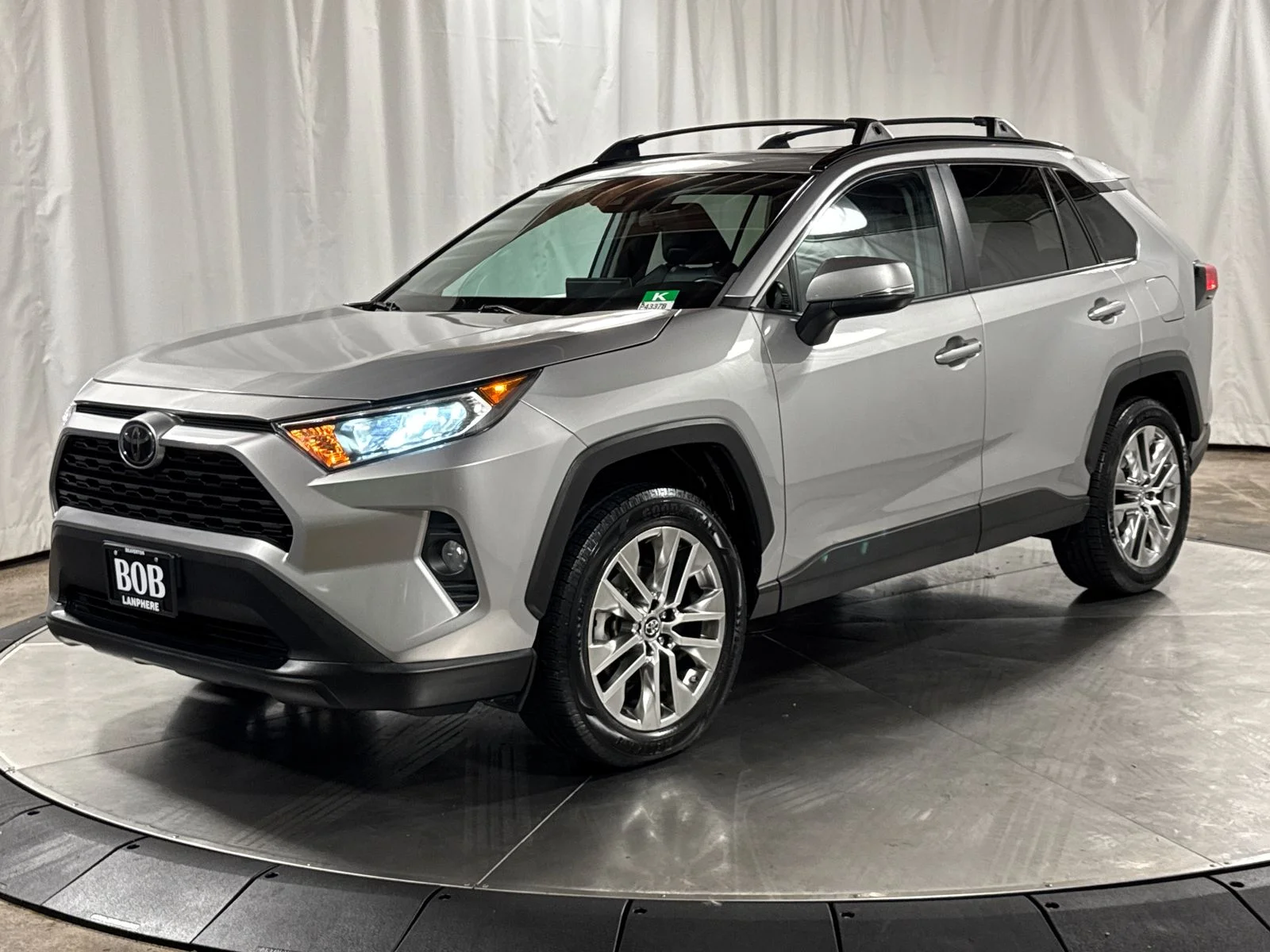 Used 2019 Silver Sky Metallic Toyota XLE Premium image 1