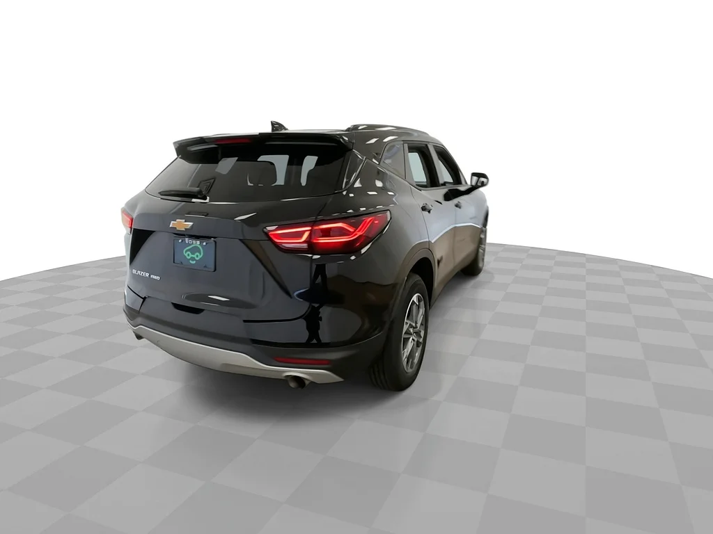 Used 2025 Black Chevrolet LT image 9