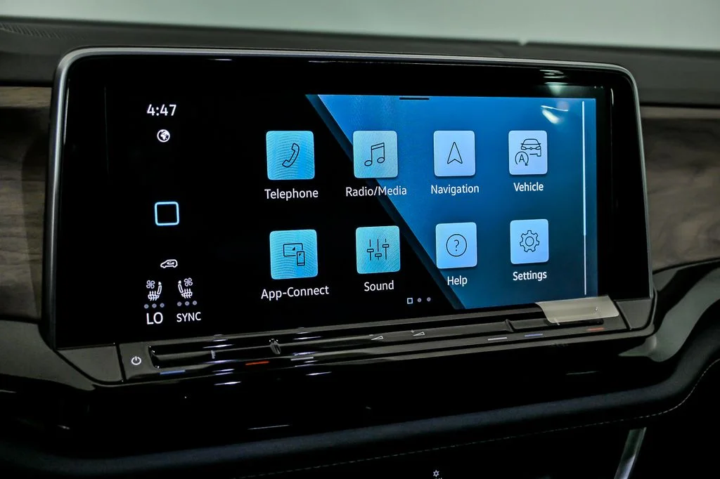 New 2026 Green Volkswagen 2.0T SE w/Technology image 12
