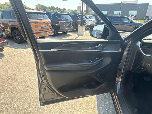 New 2026 Baltic Gray Metallic Clear-Coat Exterior Paint Jeep Limited image 19