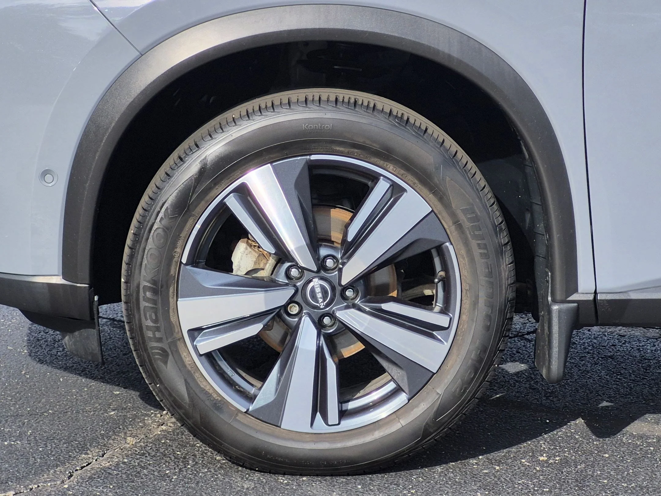 Used 2022 Boulder Gray Pearl Nissan SL image 9