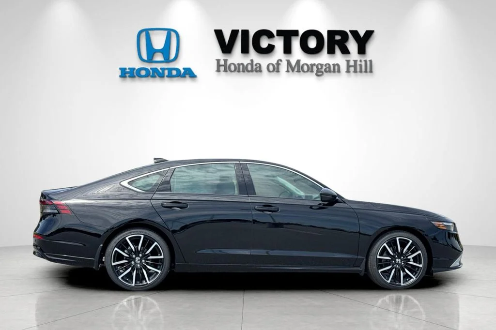 New 2026 Crystal Black Pearl Honda Touring image 3