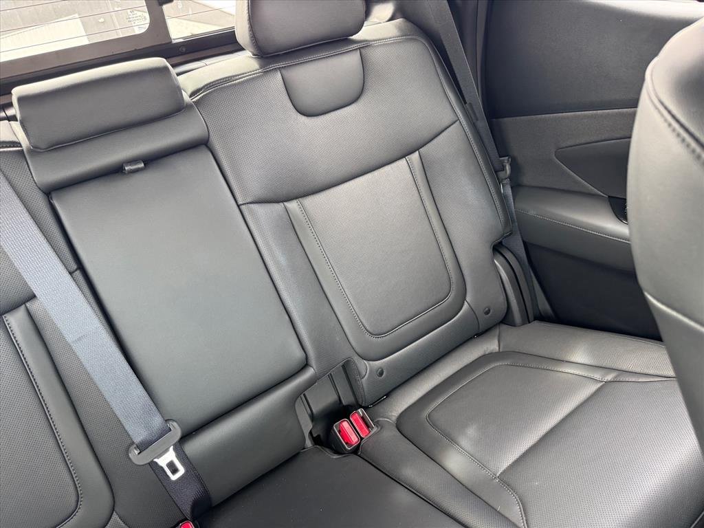 Used 2025 Atlas White Hyundai Limited image 18