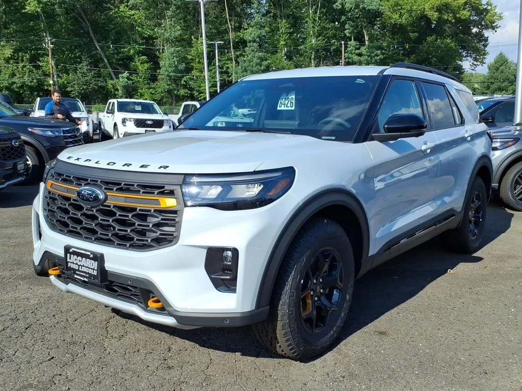 New 2026 Space White Metallic Ford Tremor® image 3