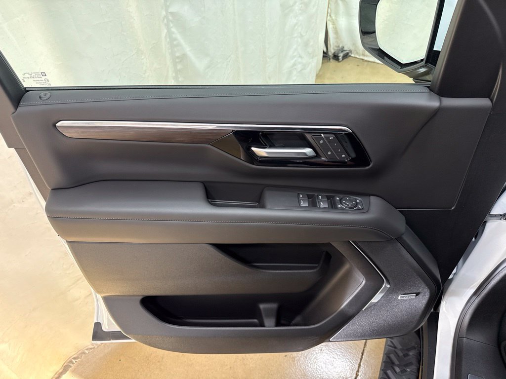 2027 Chevrolet Tahoe Z71 - Photo 29