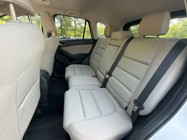 Used 2016 White Mazda Touring image 22