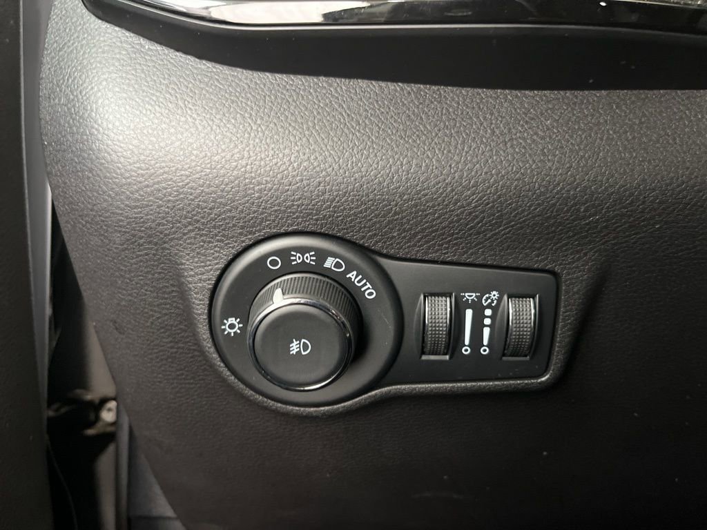 Used 2023 Silver Jeep Trailhawk image 13