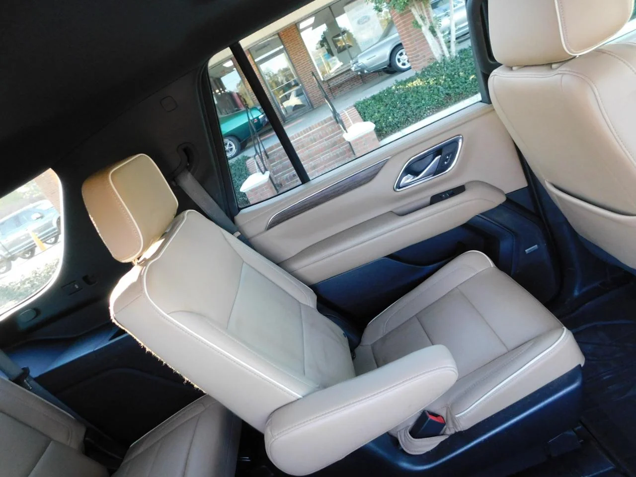 Used 2023 Iridescent Pearl Tricoat Chevrolet 2WD 4DR PREMIER image 16
